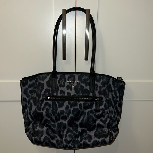 Michael Kors Purse - Picture 1 of 9